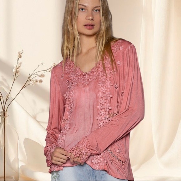 POL Pink Floral Appliqué Embroidered Top | Woven Long Sleeve with Scalloped Trim - Picture 4 of 8